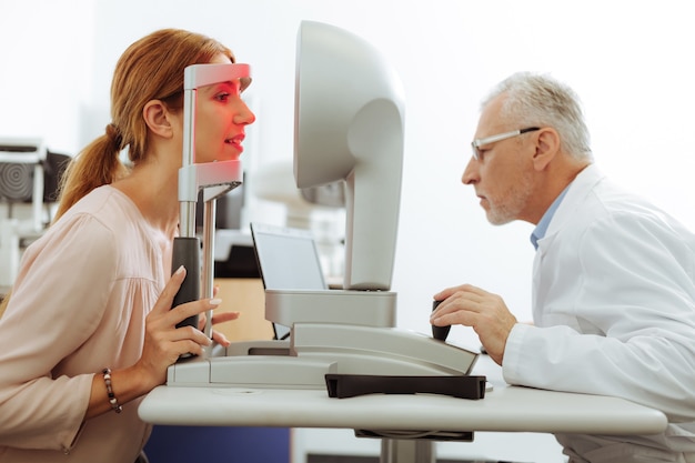 Jak badanie otoemisji sprawdza się jako narzędzie przesiewowe w diagnostyce laryngologicznej?