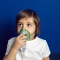 Jak stosować inhalator u dzieci, by leczenie było skuteczne?