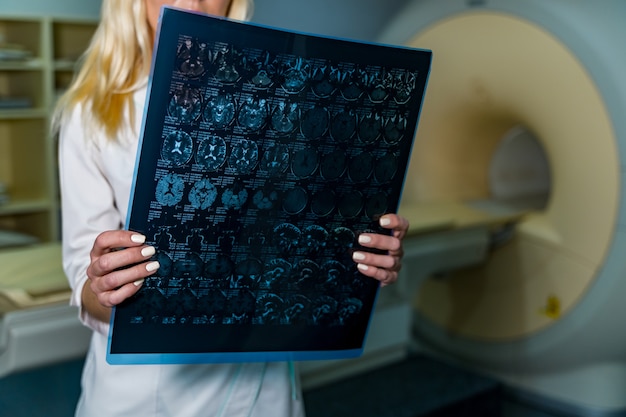 Kiedy tomografia z kontrastem jest zalecana przez lekarza?