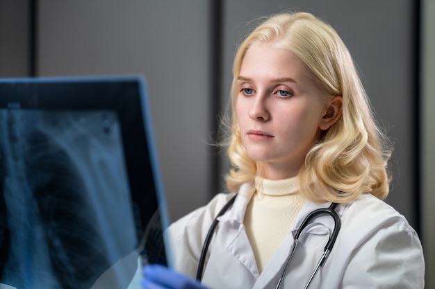 Ile trwa badanie tomografii komputerowej i co warto o nim wiedzieć?