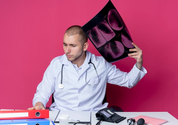 Jak wygląda tomografia brzucha i czego można się po niej spodziewać?