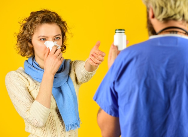 Suchy kaszel co stosować, gdy domowe sposoby nie pomagają?