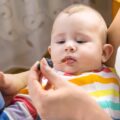 Czym robić inhalacje niemowlakowi podczas przeziębienia?