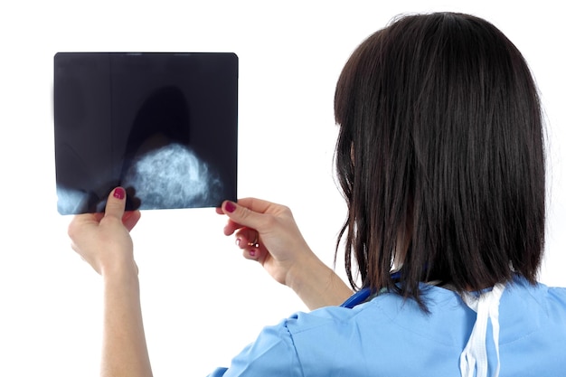 Rezonans zatok co pokazuje przy diagnozowaniu przewlekłych dolegliwości?