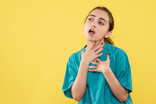 Co stosować na podrażnione gardło podczas przeziębienia?