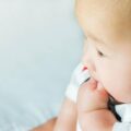 Jak oczyszczać nosek noworodka, by nie sprawiać mu dyskomfortu?
