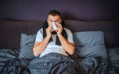Dlaczego katar nasila się wieczorem i jak sobie z tym radzić?