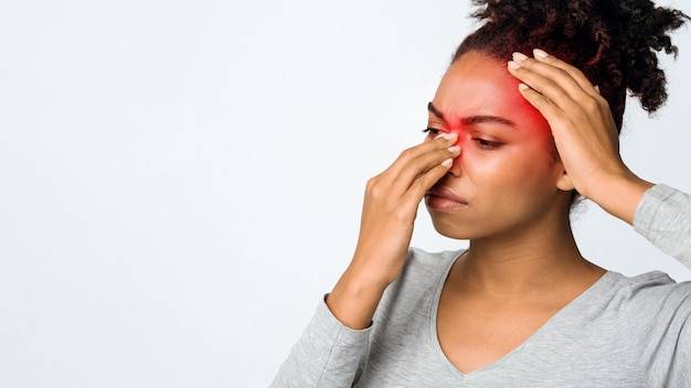 Jak boli głowa przy zatokach i gdzie najczęściej pojawia się ból?