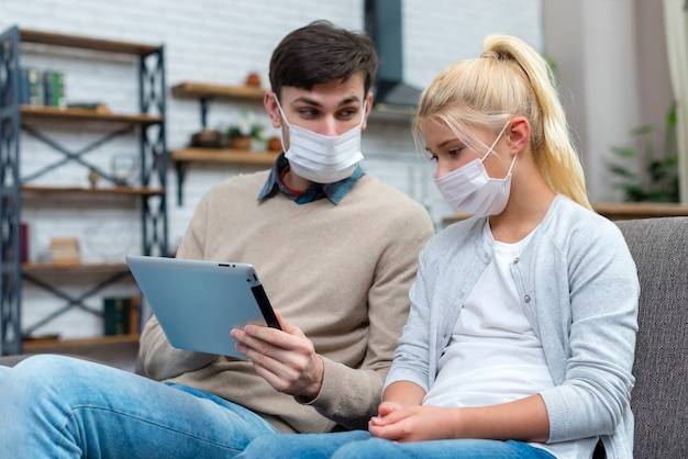 Jak zbić gorączkę covid domowymi sposobami?