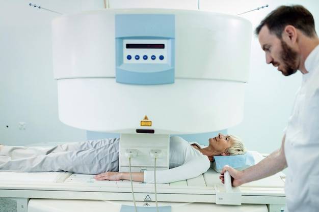 Co jest dokładniejsze tomografia czy rezonans?