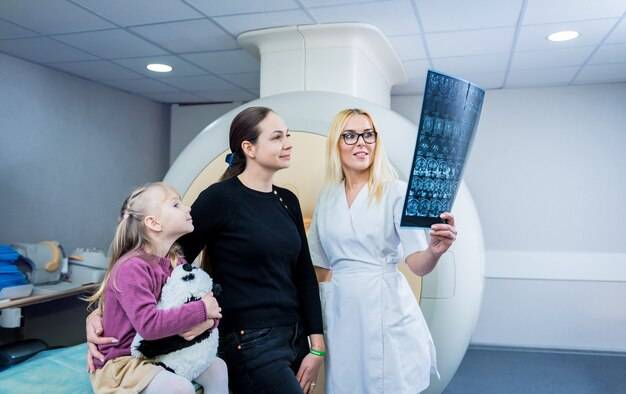 Czy lekarz rodzinny może wystawić skierowanie na tomograf głowy?