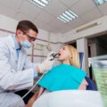 Laryngoskopia co wykrywa i kiedy warto ją wykonać?