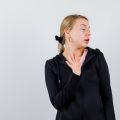 Co przy zapaleniu krtani warto jeść i czego unikać?