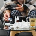 Jak skutecznie leczyć ostre przeziębienie i złagodzić objawy?